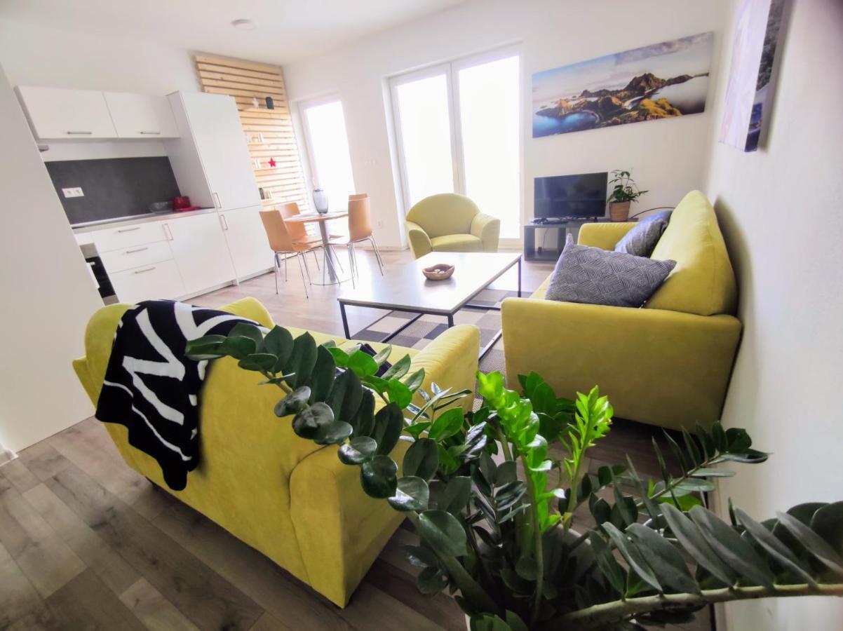 Comfort Apartment For 6 & Loggia & Free Parking Жилина Екстериор снимка