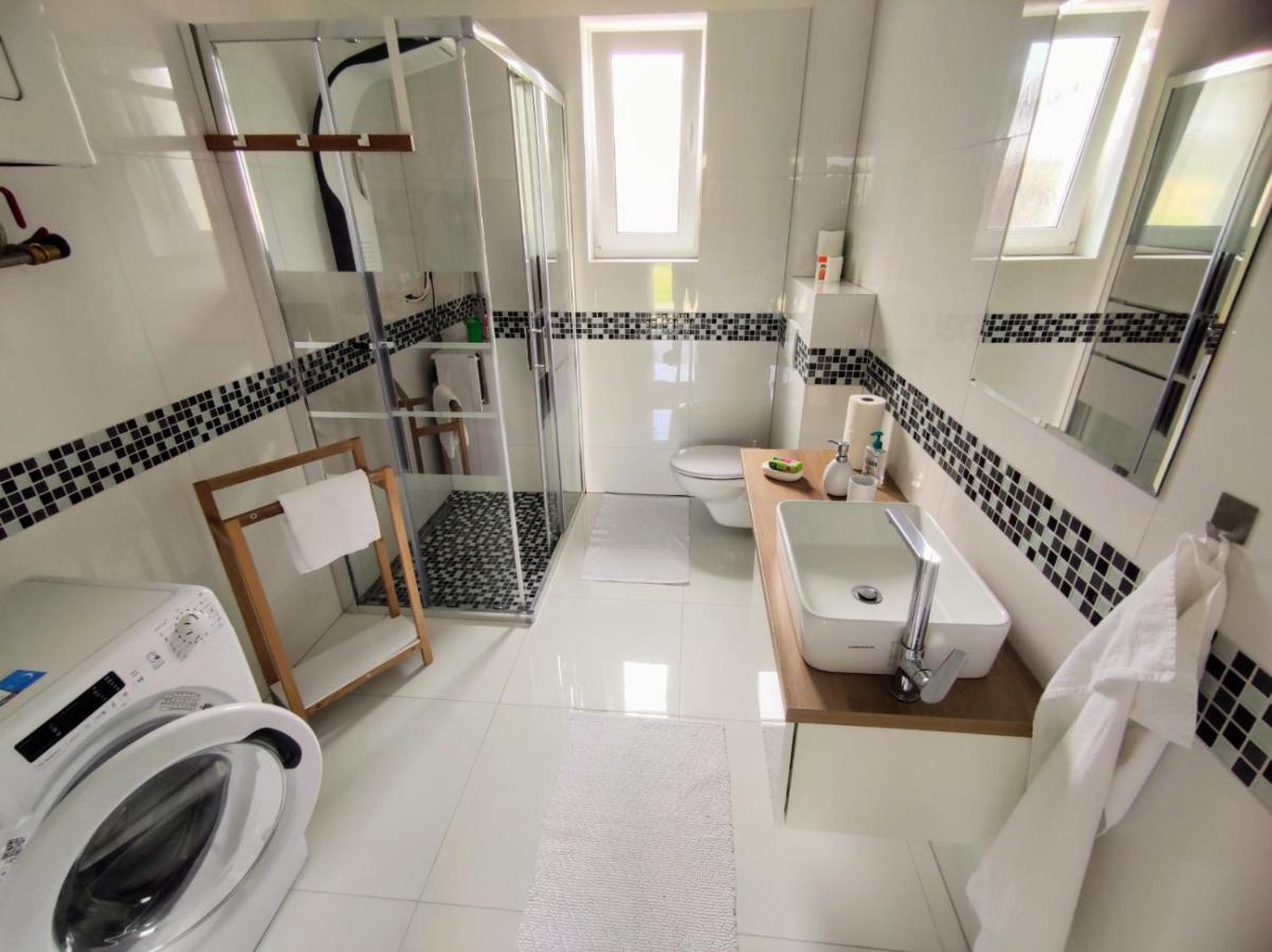 Comfort Apartment For 6 & Loggia & Free Parking Жилина Екстериор снимка