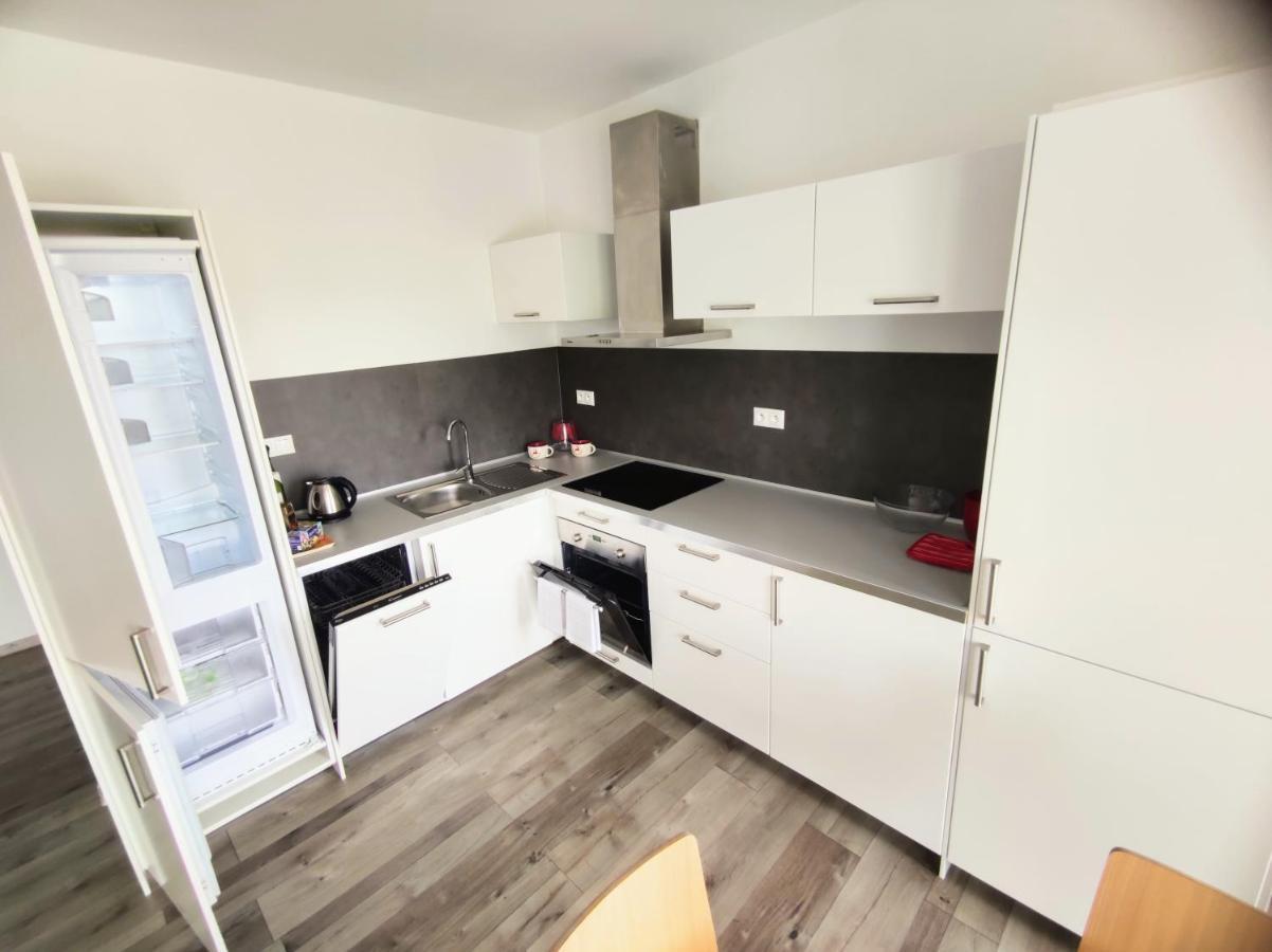 Comfort Apartment For 6 & Loggia & Free Parking Жилина Екстериор снимка