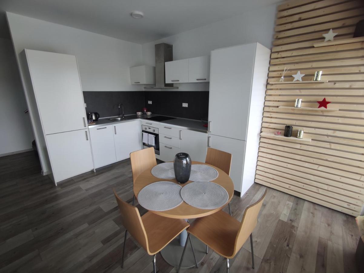 Comfort Apartment For 6 & Loggia & Free Parking Жилина Екстериор снимка
