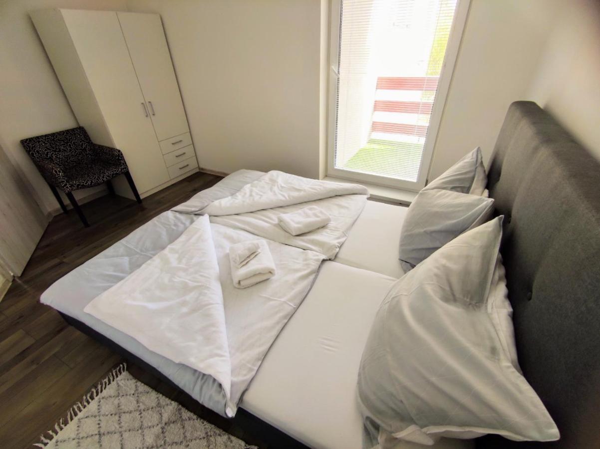 Comfort Apartment For 6 & Loggia & Free Parking Жилина Екстериор снимка